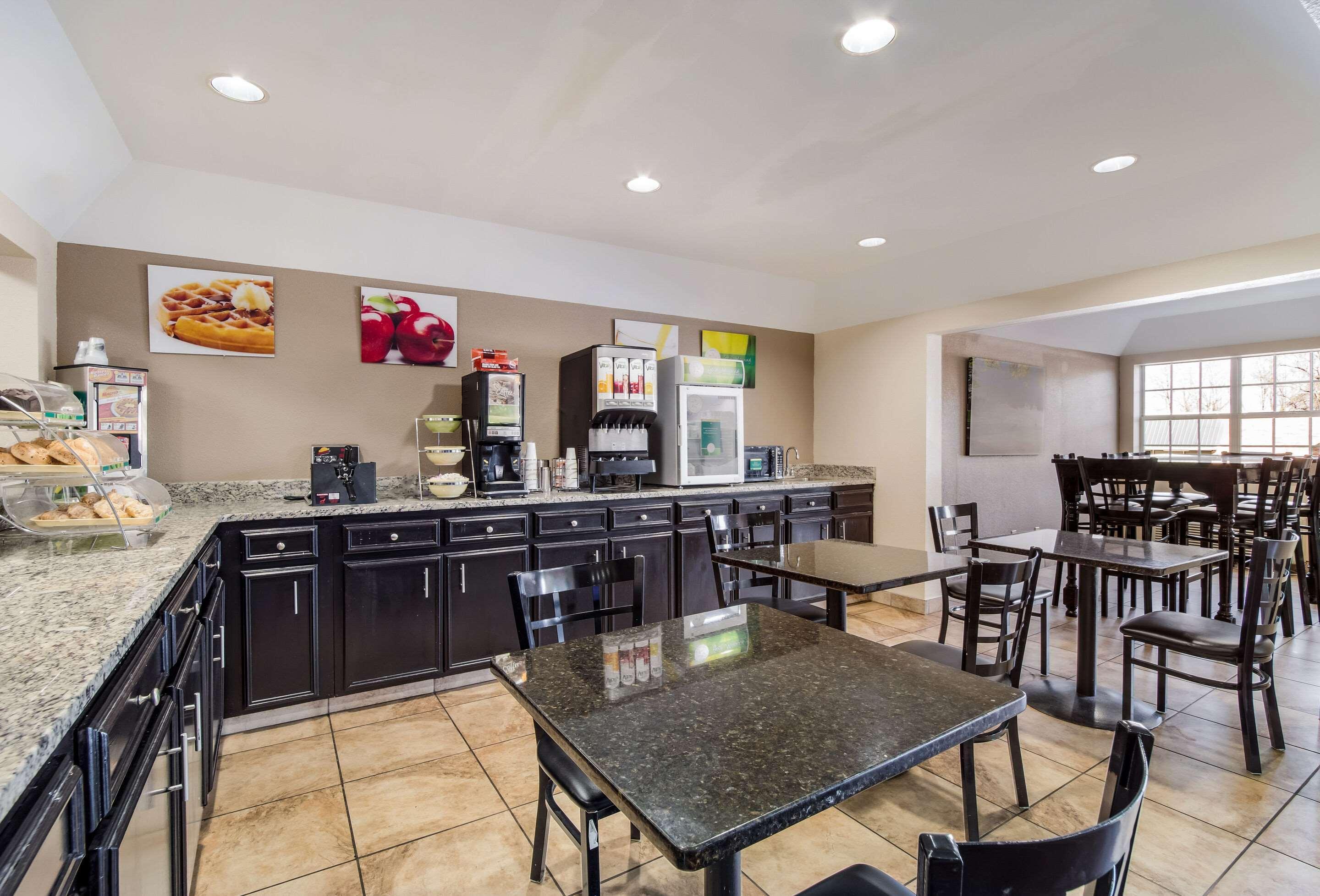 Quality Inn & Suites Augusta Fort Eisenhower Area Екстериор снимка