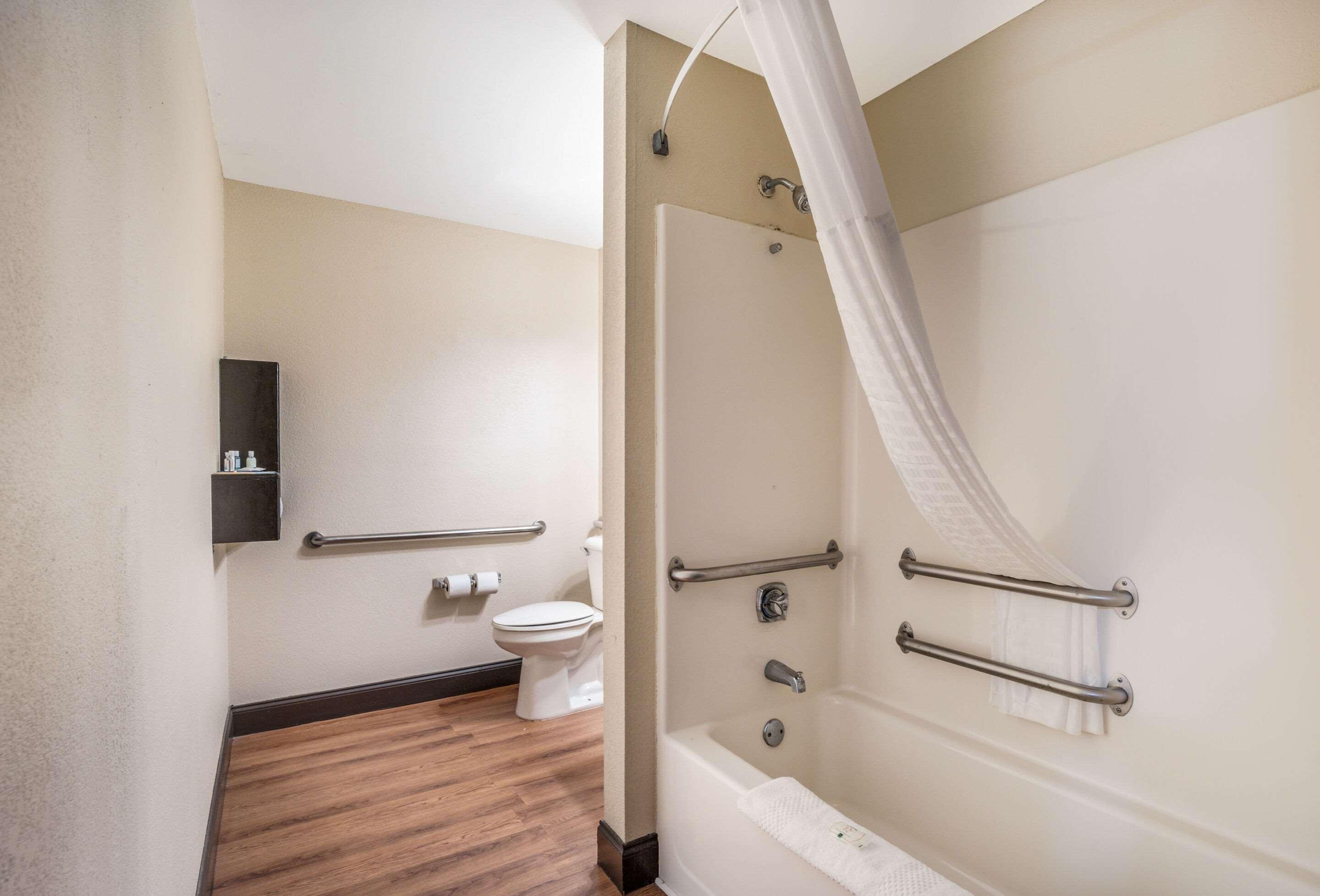 Quality Inn & Suites Augusta Fort Eisenhower Area Екстериор снимка