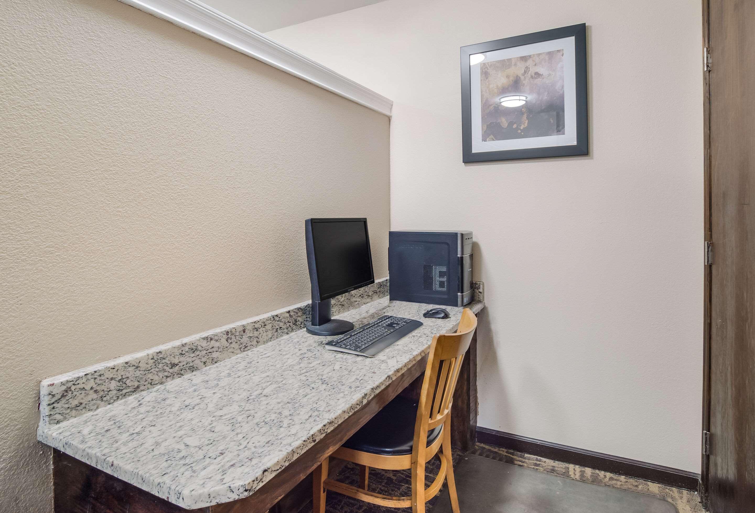 Quality Inn & Suites Augusta Fort Eisenhower Area Екстериор снимка