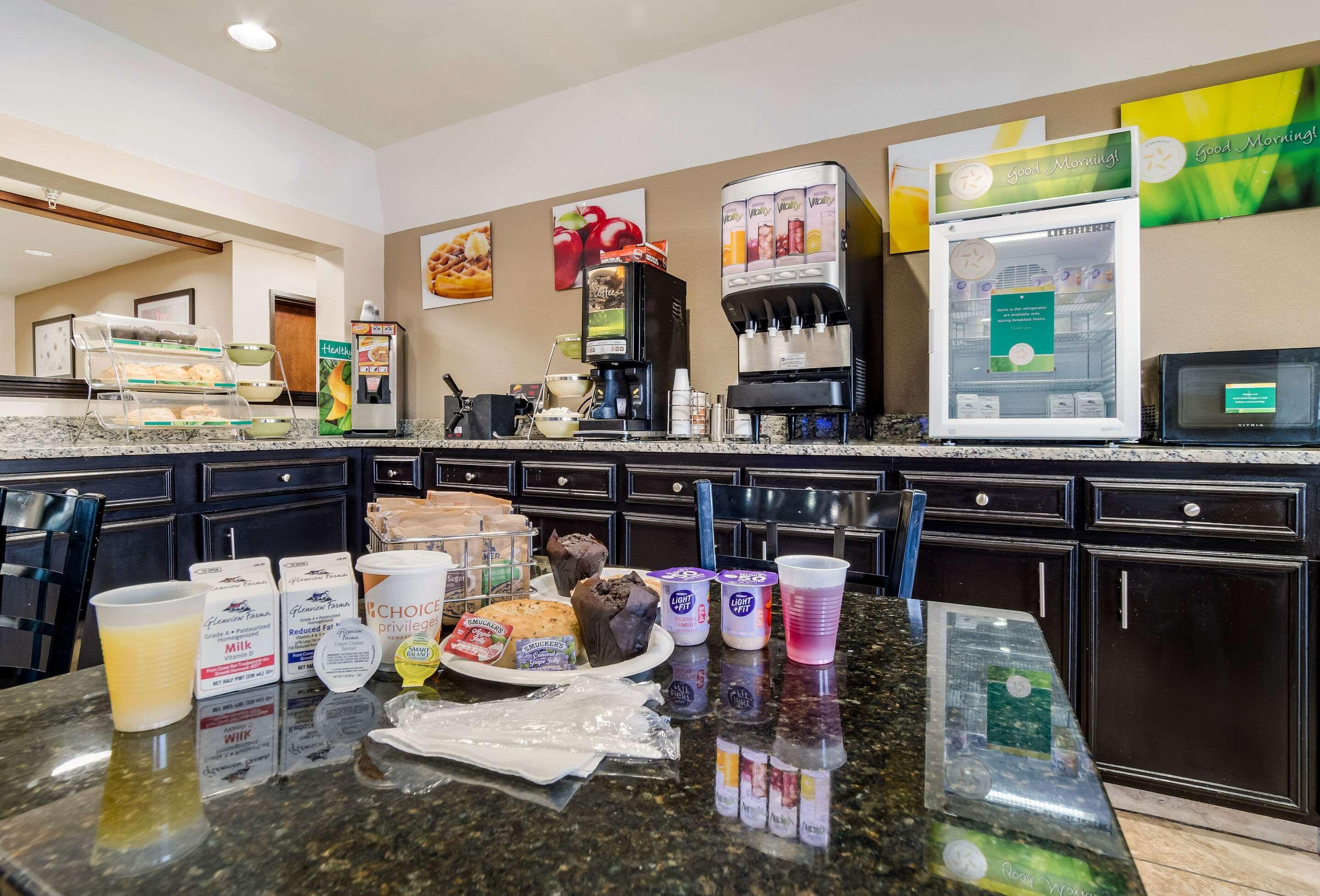 Quality Inn & Suites Augusta Fort Eisenhower Area Екстериор снимка