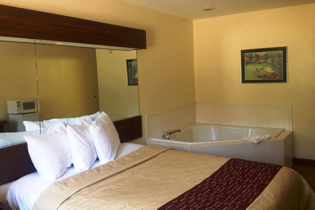 Quality Inn & Suites Augusta Fort Eisenhower Area Екстериор снимка