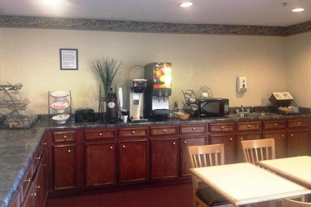 Quality Inn & Suites Augusta Fort Eisenhower Area Екстериор снимка